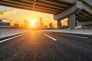 歌颂地质工作者的文章